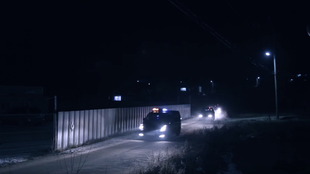 Coche de policia en la noche