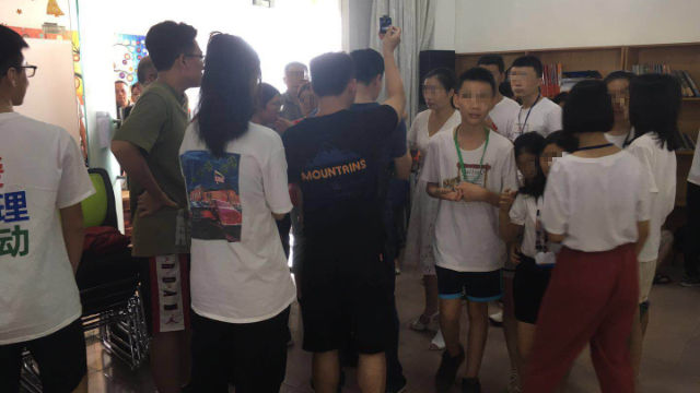 El campamento de verano organizado por la Iglesia del Monte de los Olivos en la ciudad de Foshan fue allanado por agentes de policía.