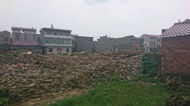 En el condado de Xin’gan, administrado por la ciudad de Ji’an, en la provincia de Jiangxi, varios hogares de personas de edad avanzada fueron demolidos en nombre del alivio de la pobreza.