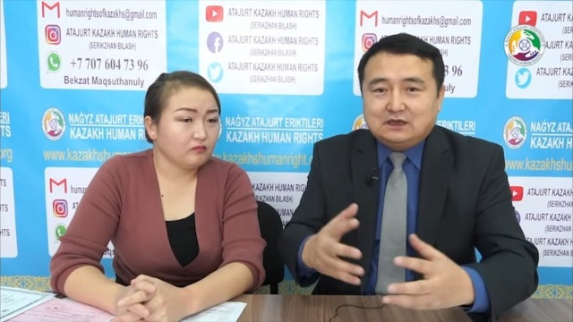 Dina Nurdybay con el activista kazajo de derechos humanos Serikzhan Bilash