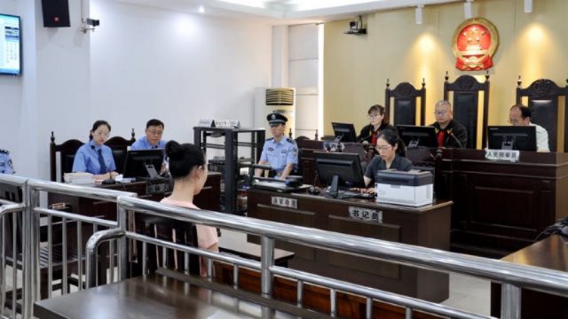 Una miembro de la IDT comparece para su juicio en el Tribunal Popular del distrito de Huaishang de la ciudad de Bengbu, en la provincia central de Anhui (tomada de Internet).