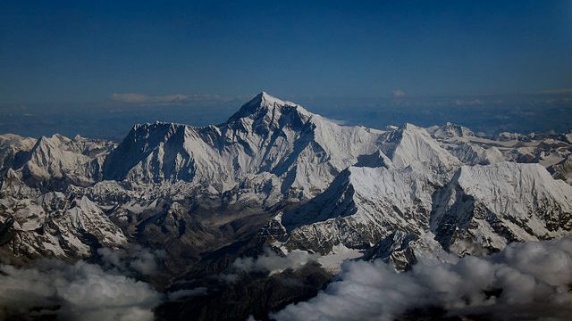 El Monte Everest, ahora alberga la estación base 5G más alta del mundo.