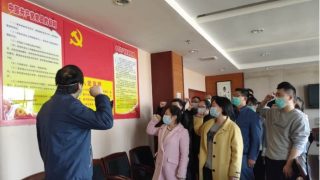 Combatiendo la COVID-19 con propaganda: "el PCCh nos alimenta como si fuera nuestra madre"