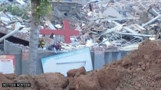 Dos iglesias protestantes administradas por el Estado fueron demolidas en Henán (Video)