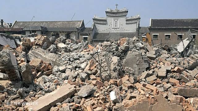 El patrimonio religioso Seminario Regional Católico de Henan, plagado de malas hierbas