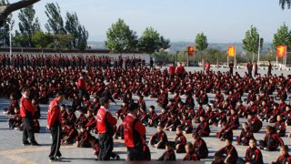 Estudiantes en una escuela de artes marciales Shaolin