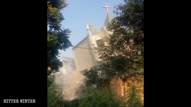 La segunda iglesia de las Tres Autonomías emplazada en la aldea de Liangcuo también fue demolida por la fuerza el 10 de septiembre.