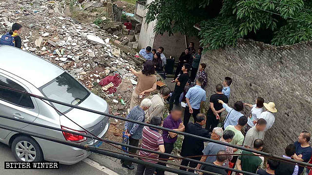 La policía allanó el lugar perteneciente a la Iglesia de la Gran Alabanza emplazado en el subdistrito de Zhendong.