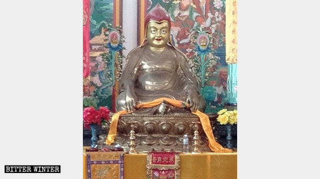 Una estatua de Buda de estilo tibetano en el Templo de Fuyun.